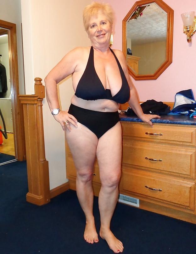 19P Mature women in bikini 4.
