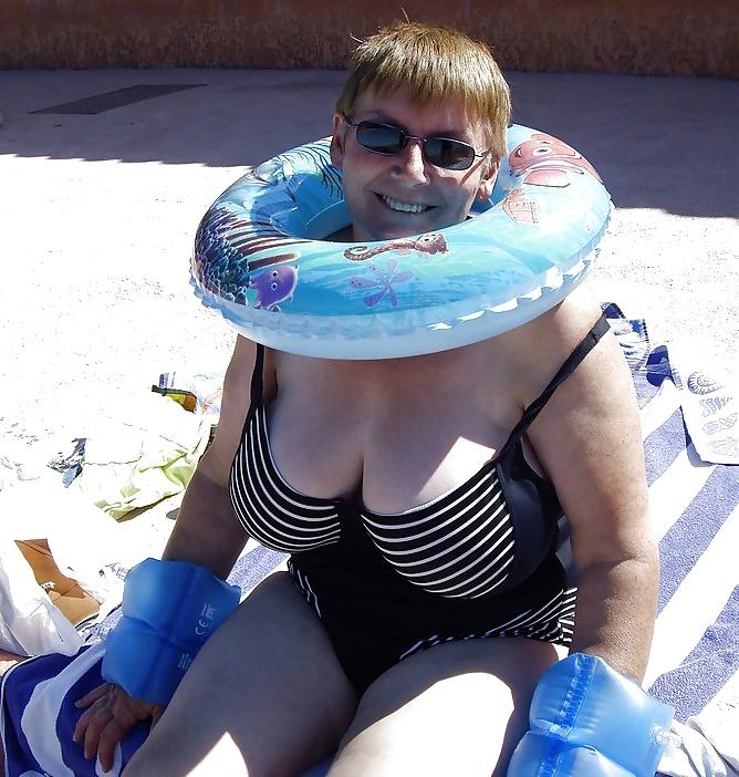 19P Mature women in bikini 4.