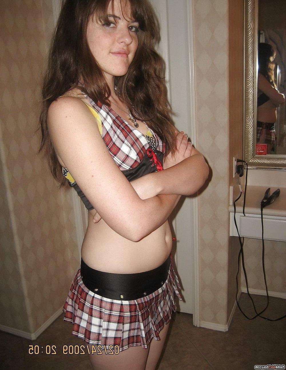 9P My wife posing nude for me