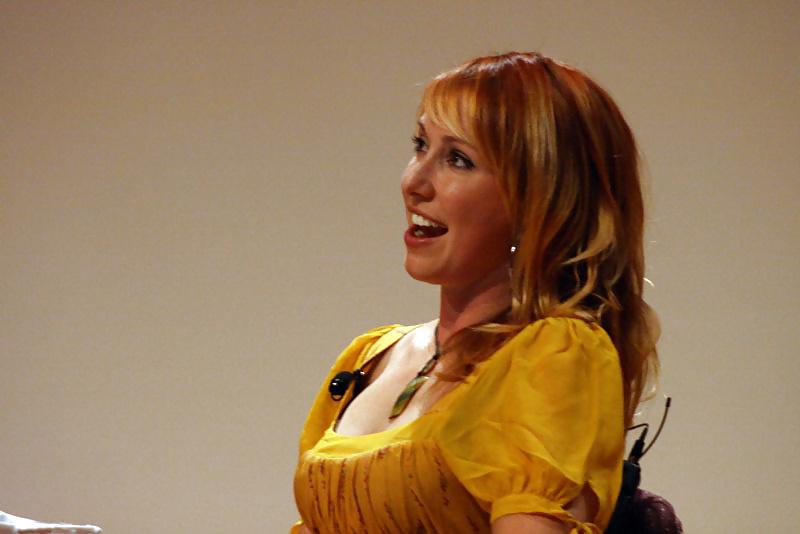 25P Kari Byron - Why So Yellow?