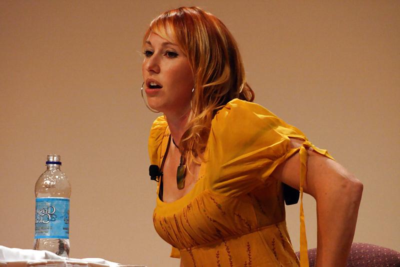 25P Kari Byron - Why So Yellow?