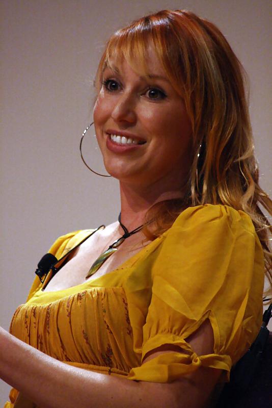 25P Kari Byron - Why So Yellow?