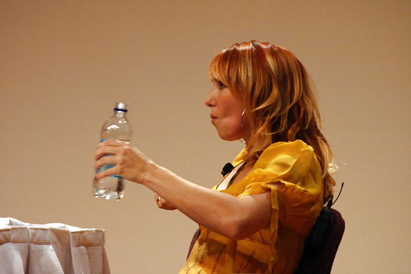 25P Kari Byron - Why So Yellow?
