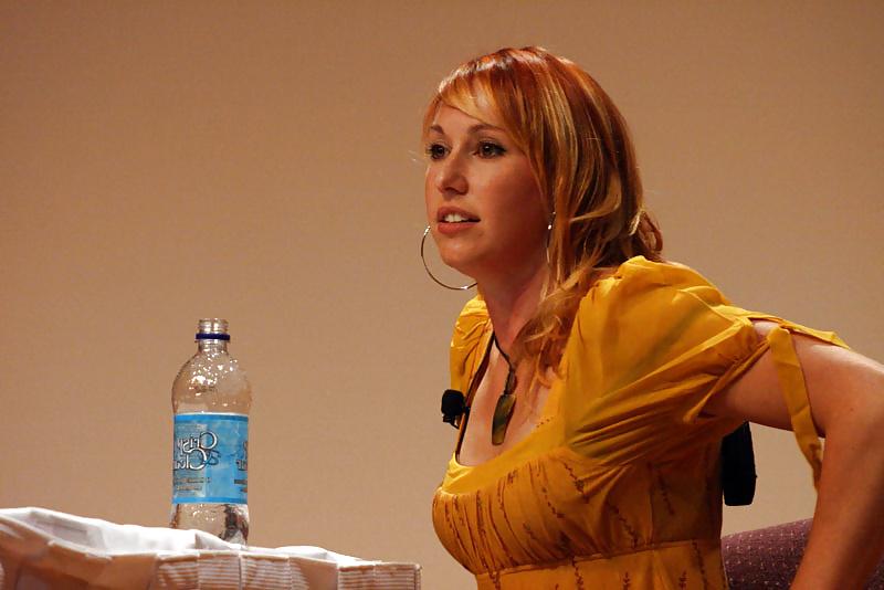 25P Kari Byron - Why So Yellow?