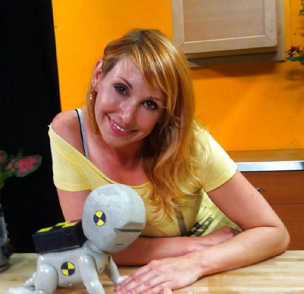 25P Kari Byron - Why So Yellow?