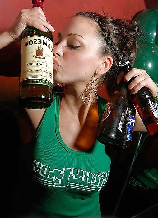 25P Hot Busty Irish Girls - St. Patrick's Day