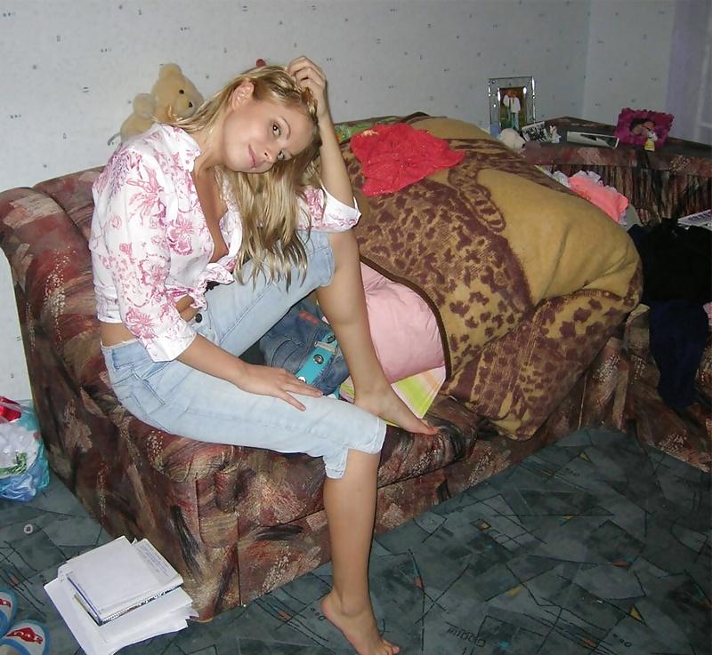 13P Beutiful teen with small tits posing