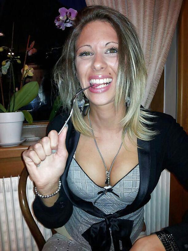 9P Italian blonde model