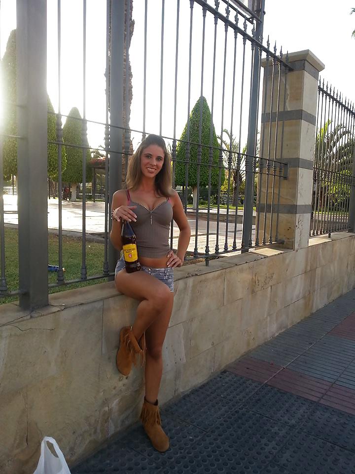 9P Italian blonde model