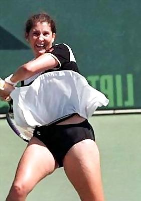 25P I love jerking off to Monica Seles when she was big