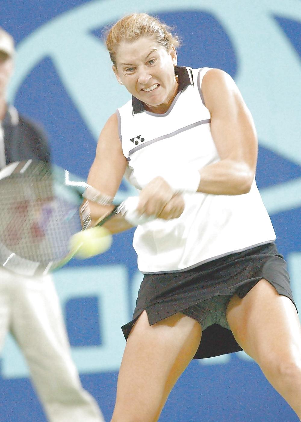 25P I love jerking off to Monica Seles when she was big