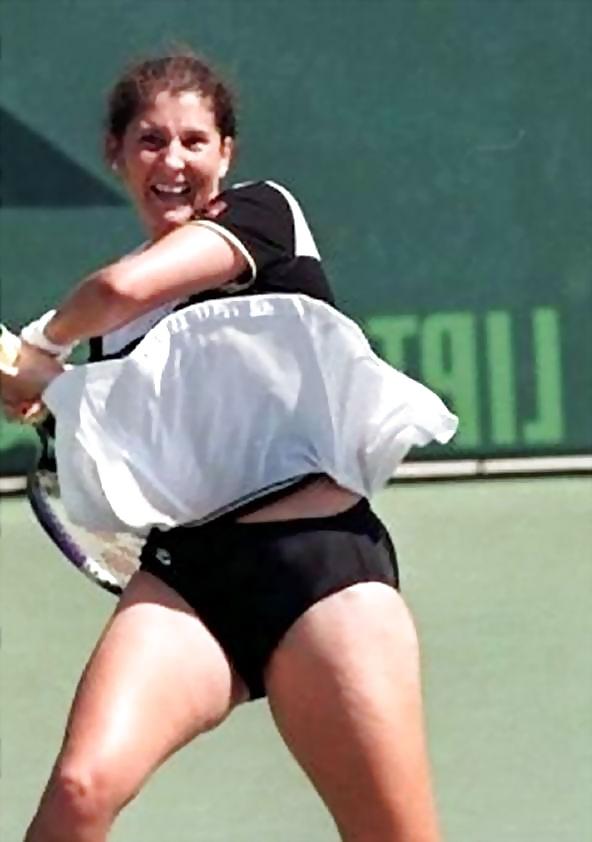 25P I love jerking off to Monica Seles when she was big