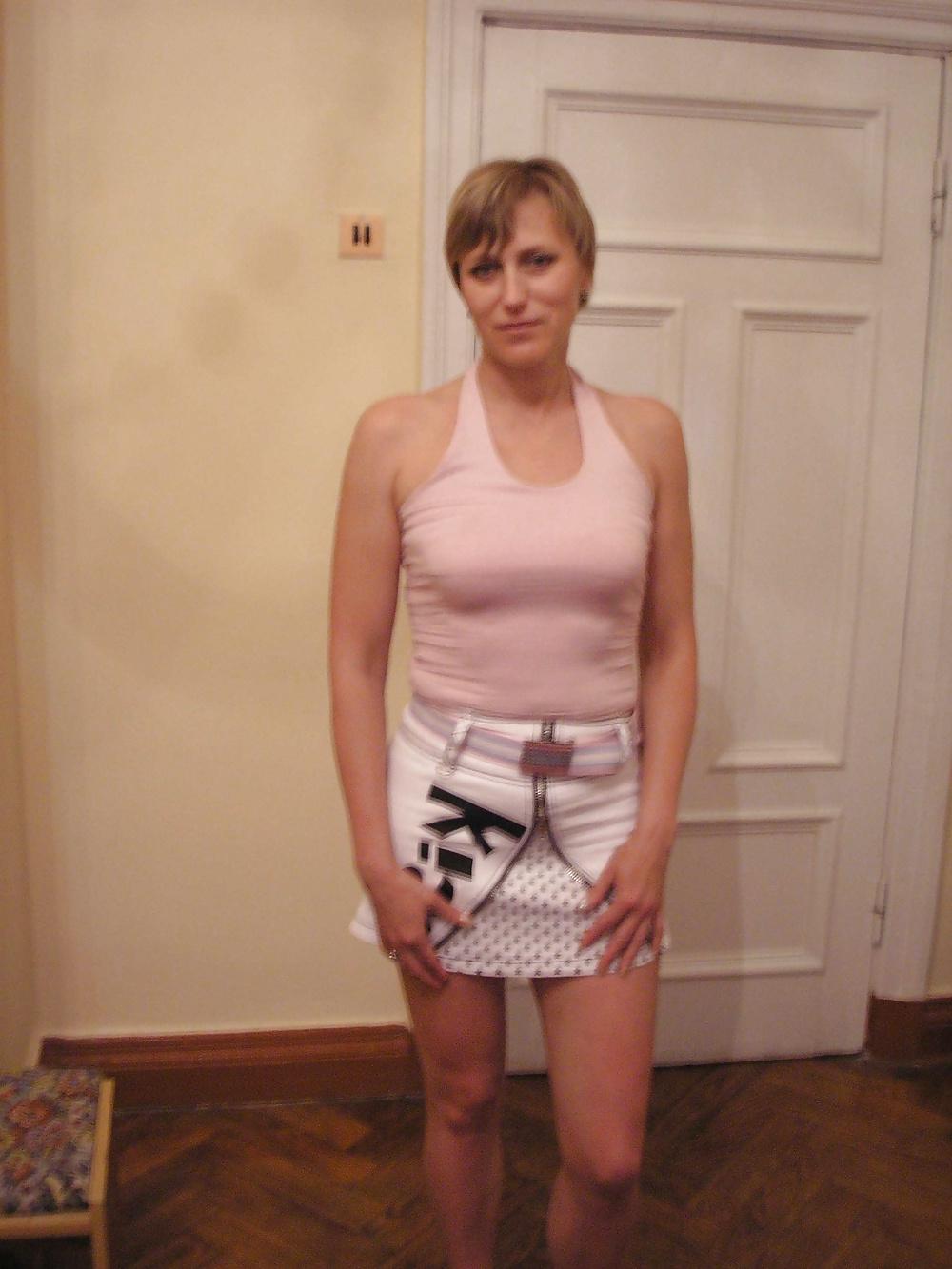 12P Mature Slut is posing