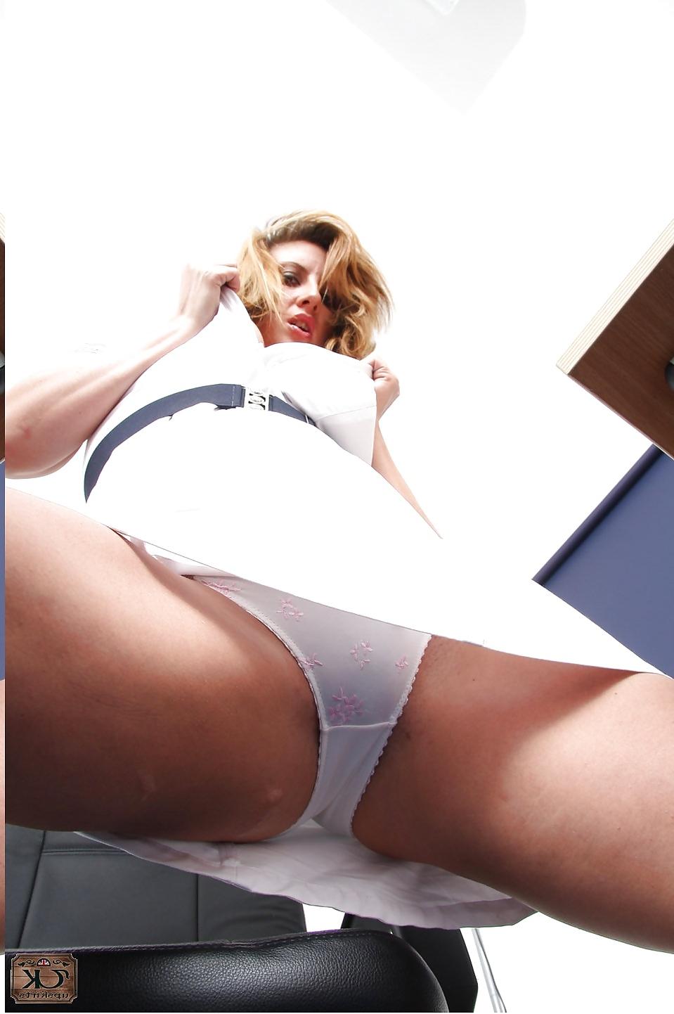 11P POV GIRLS UPSKIRT