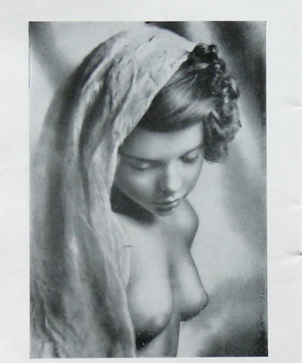 8P Revue de Paris  (Vintage Mag) - Incomplete