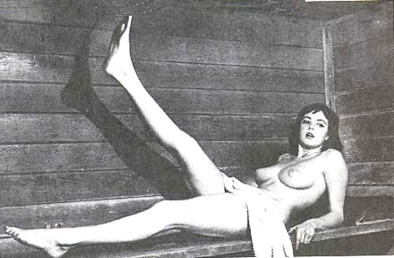 25P Vintage Nudes 3