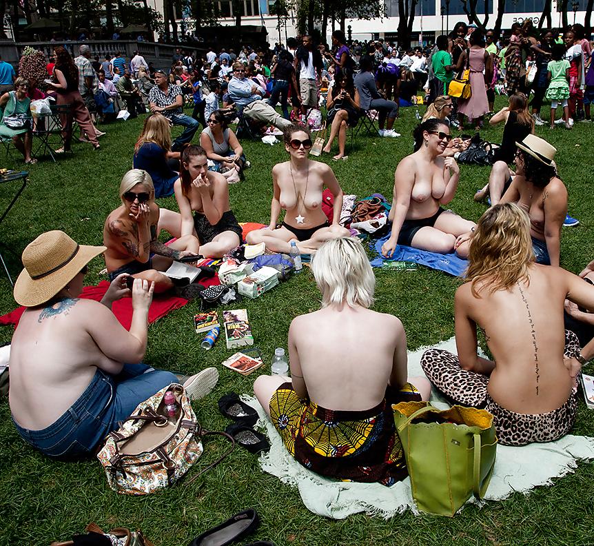 25P Groups Of Naked People - Vol. 6