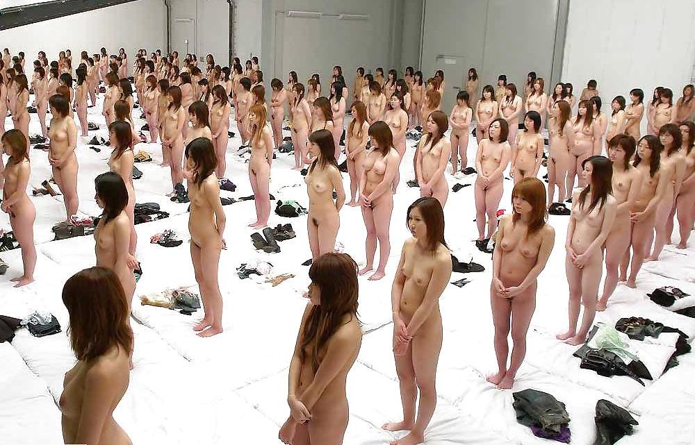 25P Groups of nude girls 2