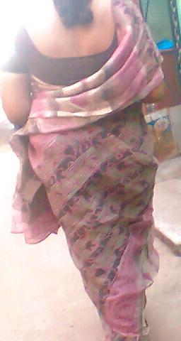 22P Back view of sexy auntry