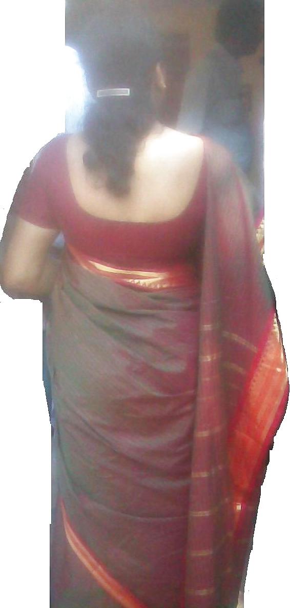 22P Back view of sexy auntry