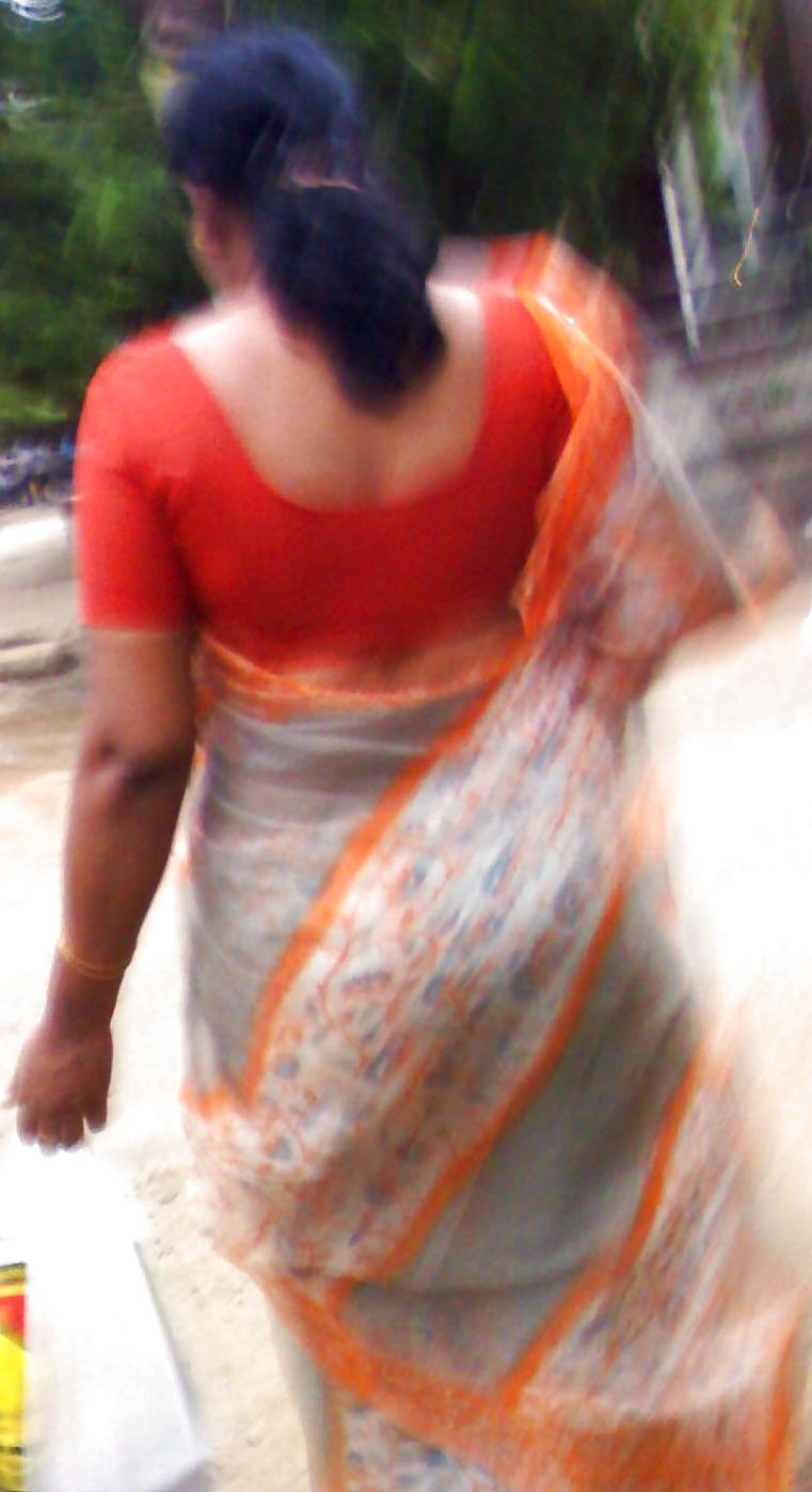 22P Back view of sexy auntry