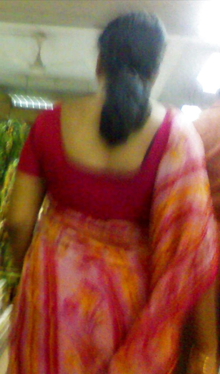22P Back view of sexy auntry