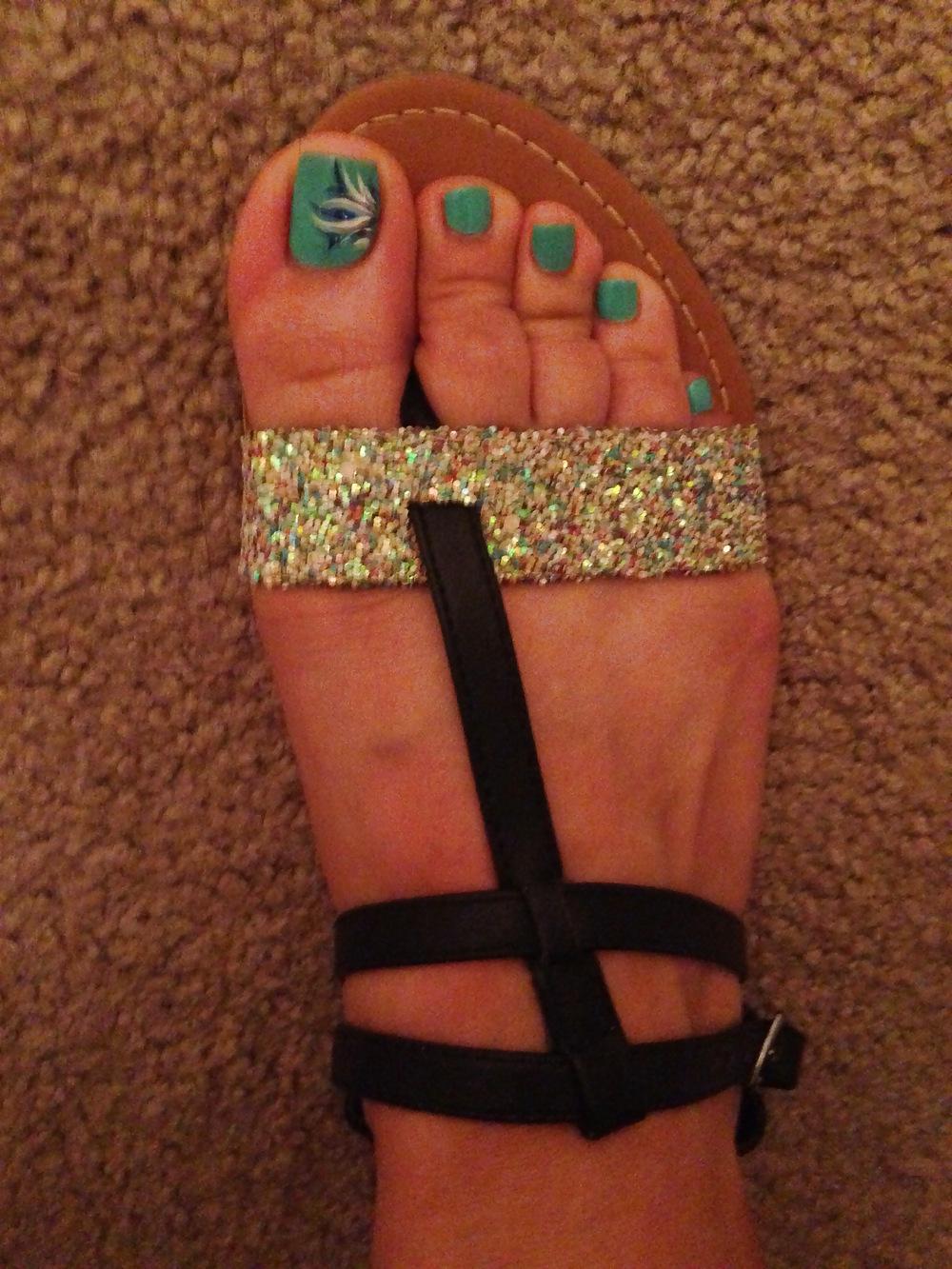5P Exotic Asian Toes In Sandals
