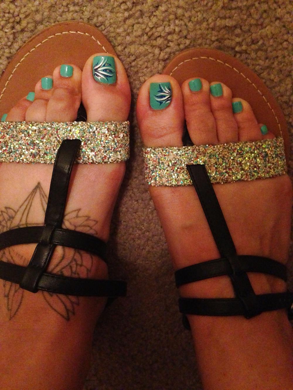 5P Exotic Asian Toes In Sandals