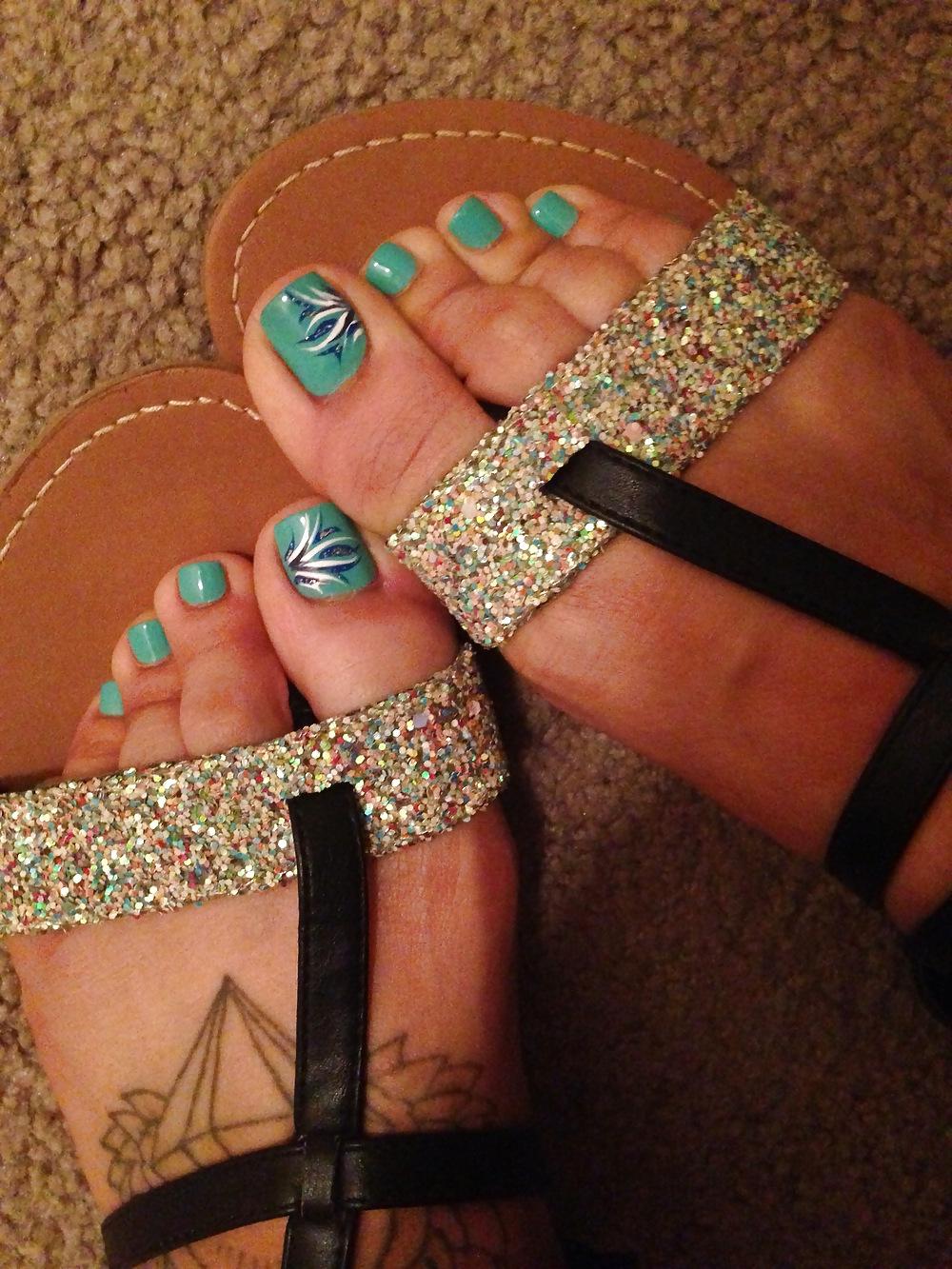 5P Exotic Asian Toes In Sandals