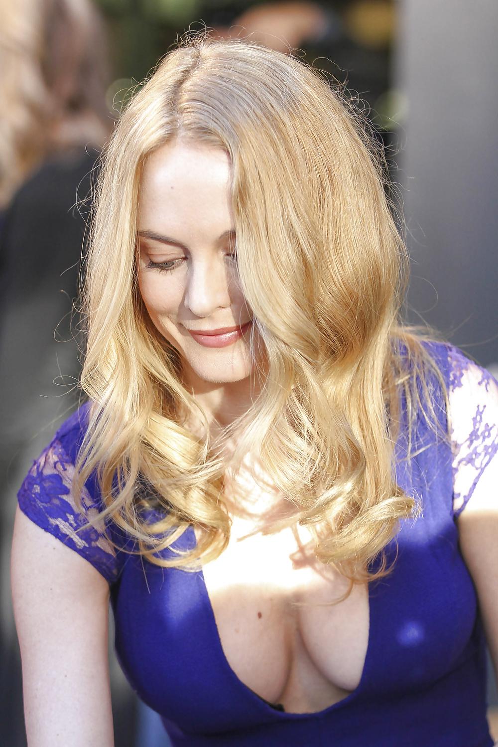 5P Heather Graham - Gives Us The Sweetest View Of The Year!