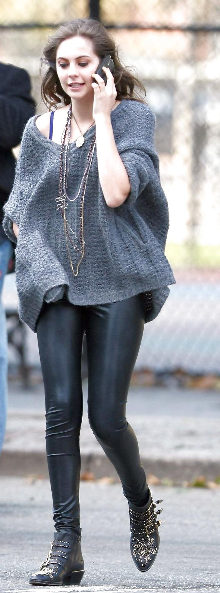 21P Willa Holland - Celebrity Foot Goddess