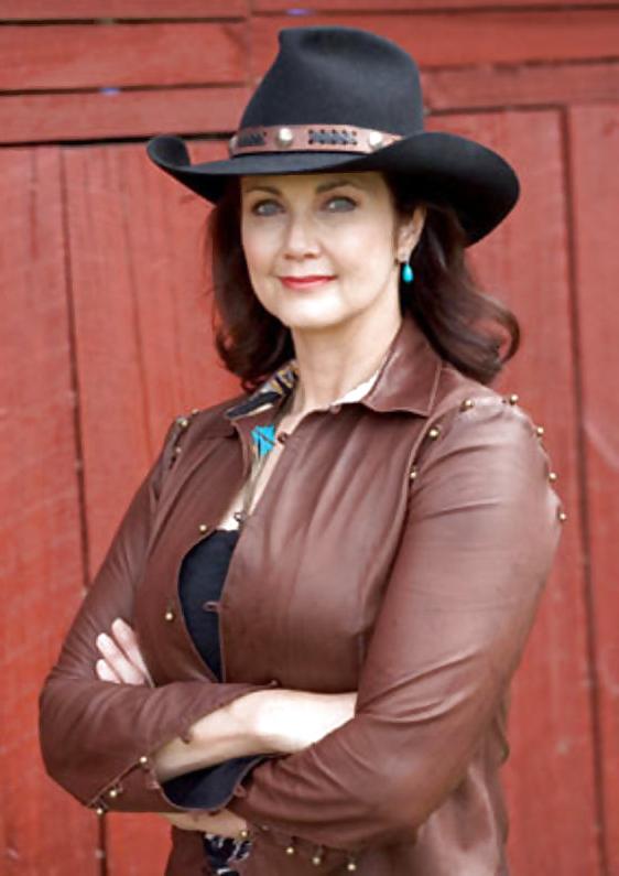 25P Lynda Carter----real and fake