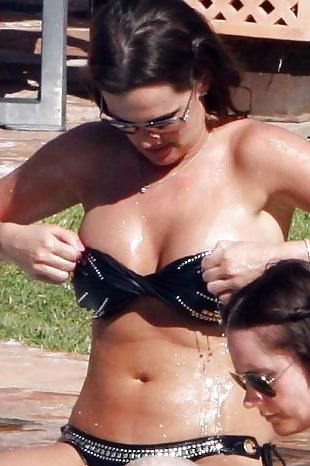 18P Celebrity - Danielle Lloyd - Swiming