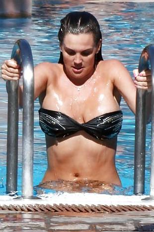 18P Celebrity - Danielle Lloyd - Swiming