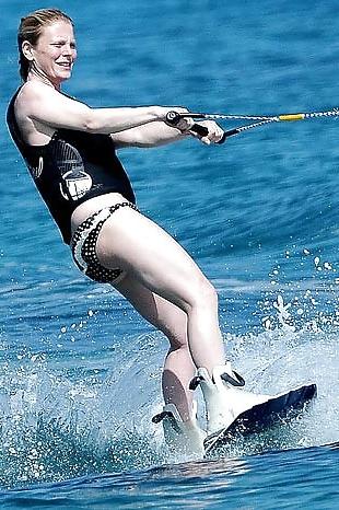 10P Celebrity - Emilia Fox- Swiming
