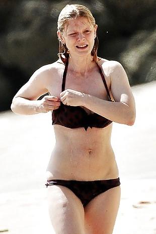 10P Celebrity - Emilia Fox- Swiming