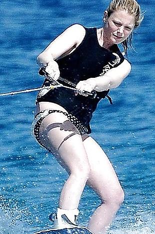 10P Celebrity - Emilia Fox- Swiming