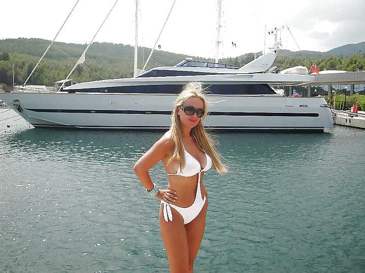 18P Beautiful MILF ( Big natural tits )