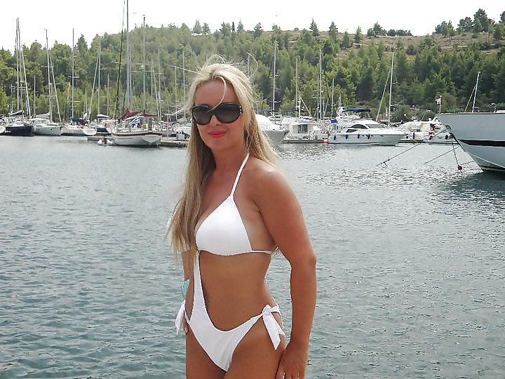 18P Beautiful MILF ( Big natural tits )