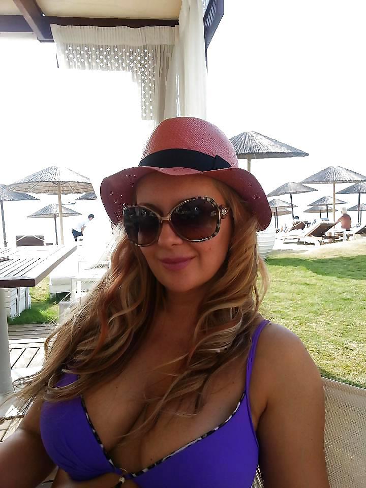 18P Beautiful MILF ( Big natural tits )