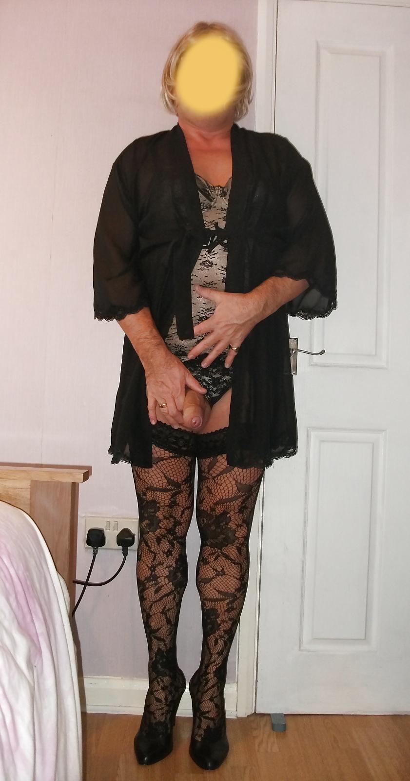 25P Negligee With Black & Lt Tan Basque and Heels