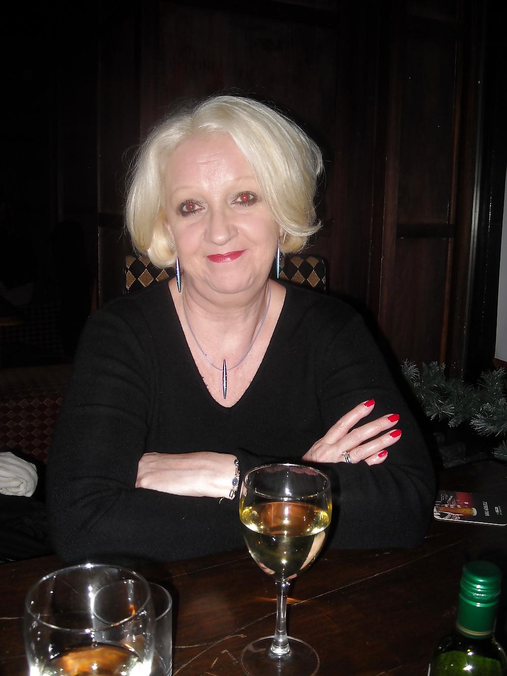11P GILF.-.Linda