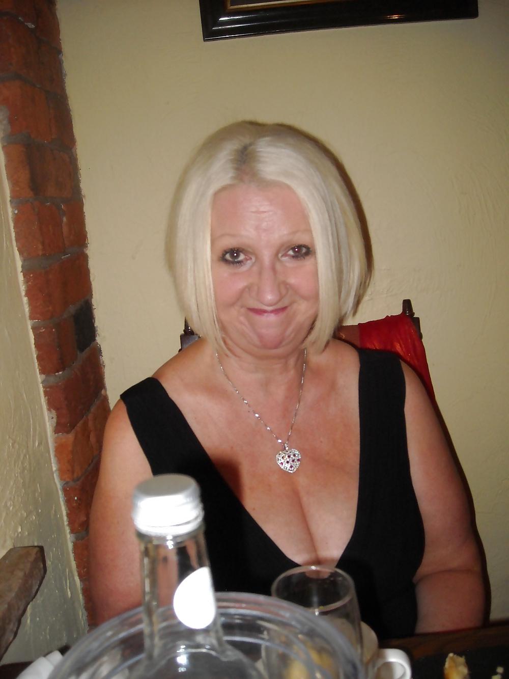 11P GILF.-.Linda