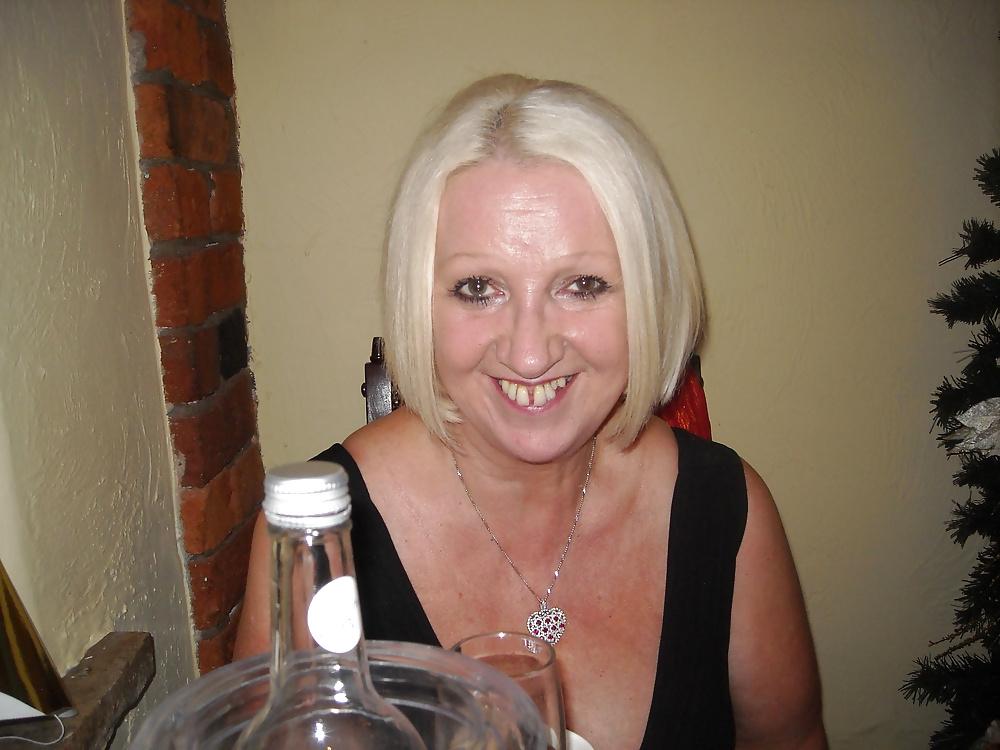 11P GILF.-.Linda