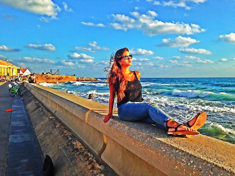 25P Busty Israeli girl