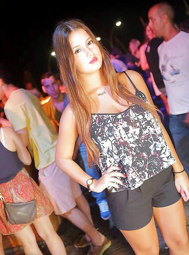 25P Busty Israeli girl