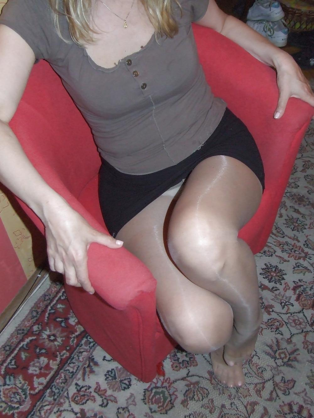 9P Tan pantyhose