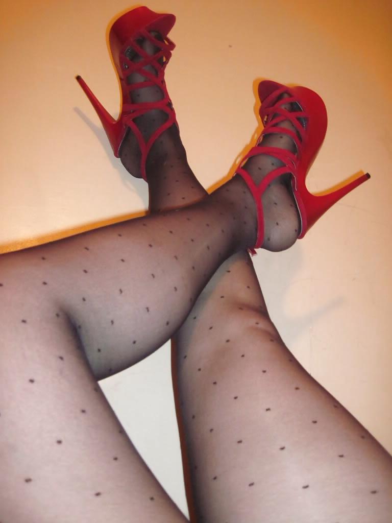 9P Oh so hot in heels and hose......