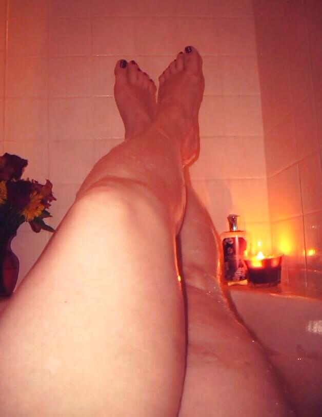 9P Oh so hot in heels and hose......