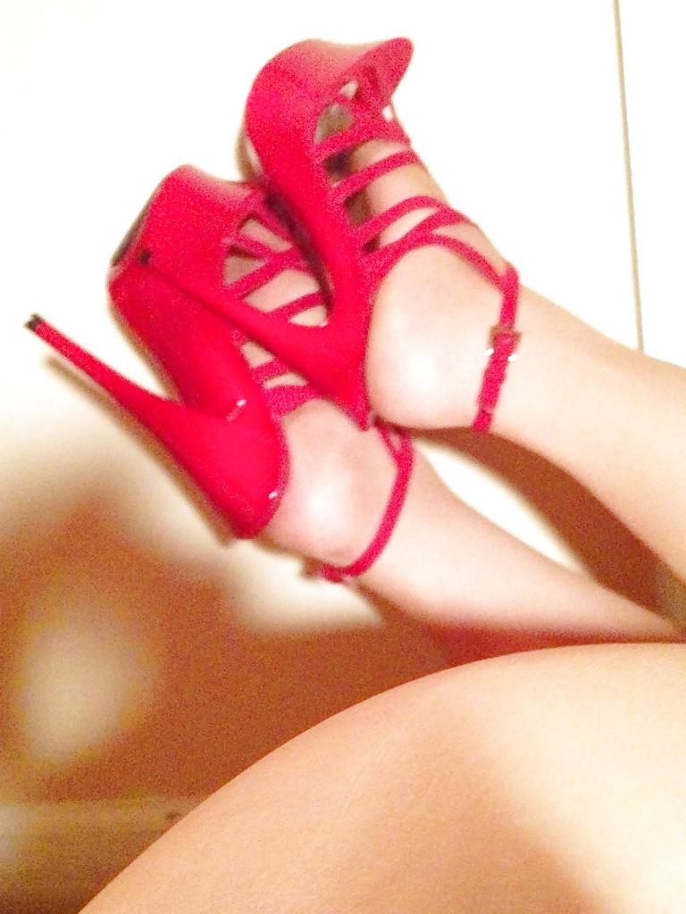 9P Oh so hot in heels and hose......